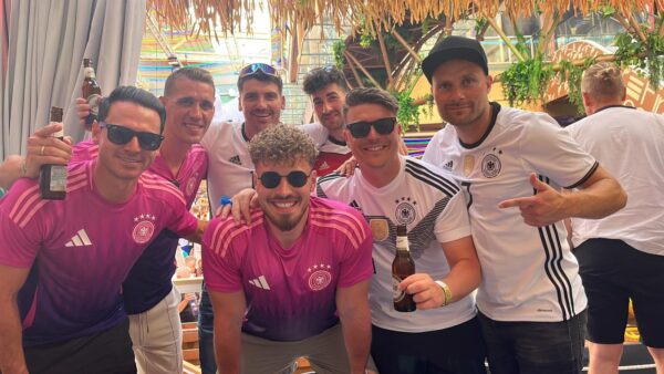 Gruppenbild Fuball-Sause im Megapark Mallorca mit SC-Kickern