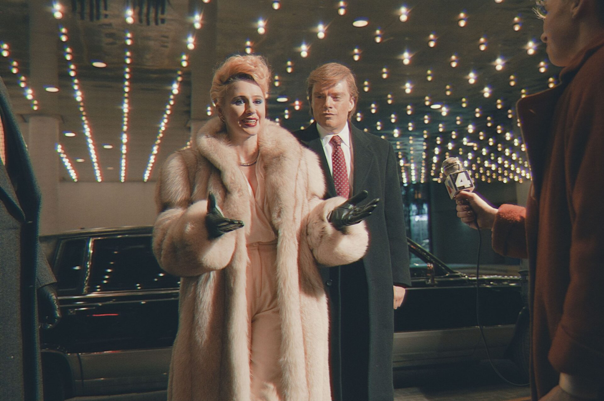 Donald Trump (Sebastian Stan) und seine Frau Ivana (Maria Bakalova) haben große Pläne. Fotzo: DCM Filmverleih
