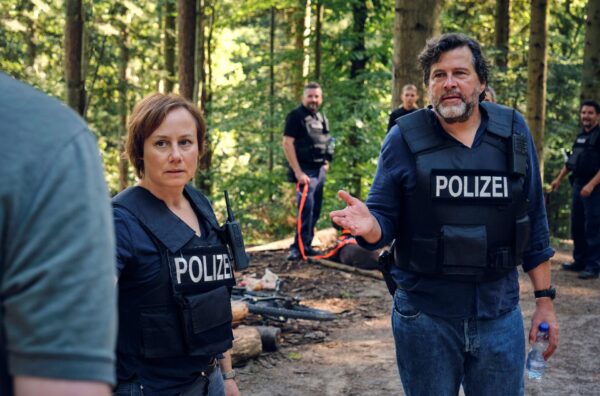 Neuer Tatort: Die Kommissare Franziska Tobler (Eva Löbau) und Friedemann Berg (Hans-Jochen Wagner) müssen im Schwarzwald ein geflüchtetes Paar aufspüren.