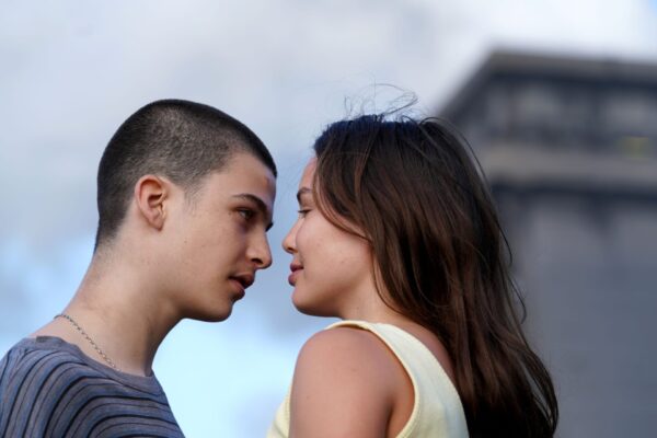 Die Teenager Clotaire (Malik Frikah) und Jackie (Mallory Wanecque) verlieben sich Hals über Kopf ineinander, doch bald schließt sich Clotaire einer Gang an – mit fatalen Folgen.