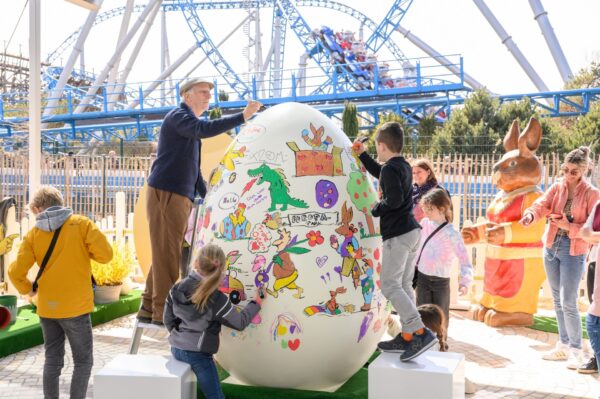 Malspaß mit Peter Gaymann an Ostern – hier ein Foto vom letzten Jahr – gibt es für Kinder im Europa-Park.