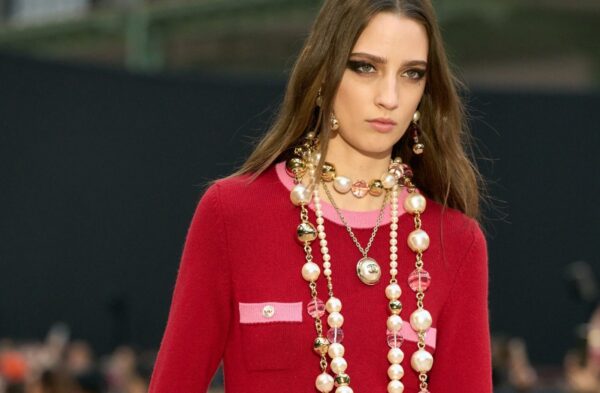 Model Anasofia Negrutsa lief bei der Fashion Week in Paris unter anderem für Chanel. Foto: 100 Connected