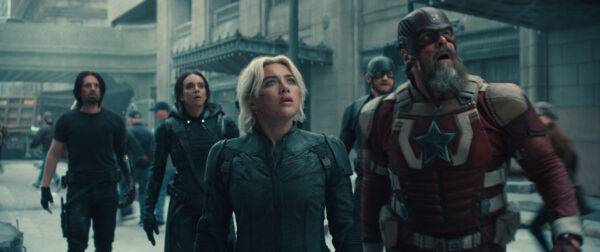 Bucky Barnes (Sebastian Stan, v.l.), Ghost (Hannah John-Kamen), Yelena Belova (Florence Pugh), John Walker (Wyatt Russell) und Red Guardian (David Harbour) bekämpfen gemeinsam eine große Bedrohung.