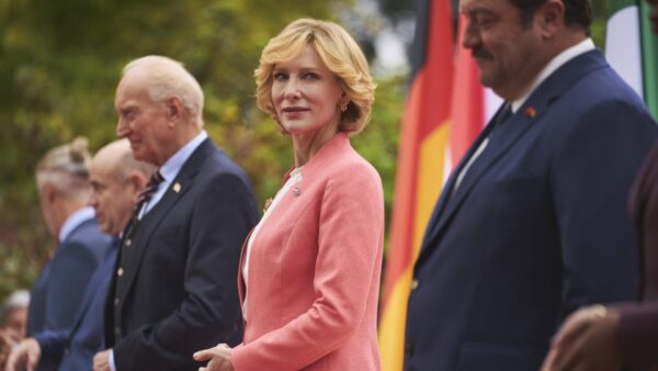 Cate Blanchett als deutsche Bundeskanzlerin. FOTO: PLAION PICTURES