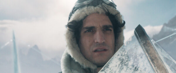 Antoine de Saint-Exupéry ( Louis Garrel) begibt sich auf eine gefährliche Rettungsmission.