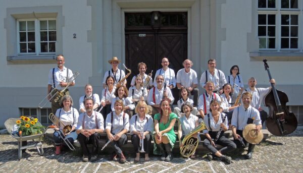 Auch der Musikverein Littenweiler – hier das Orchester – spielt auf.