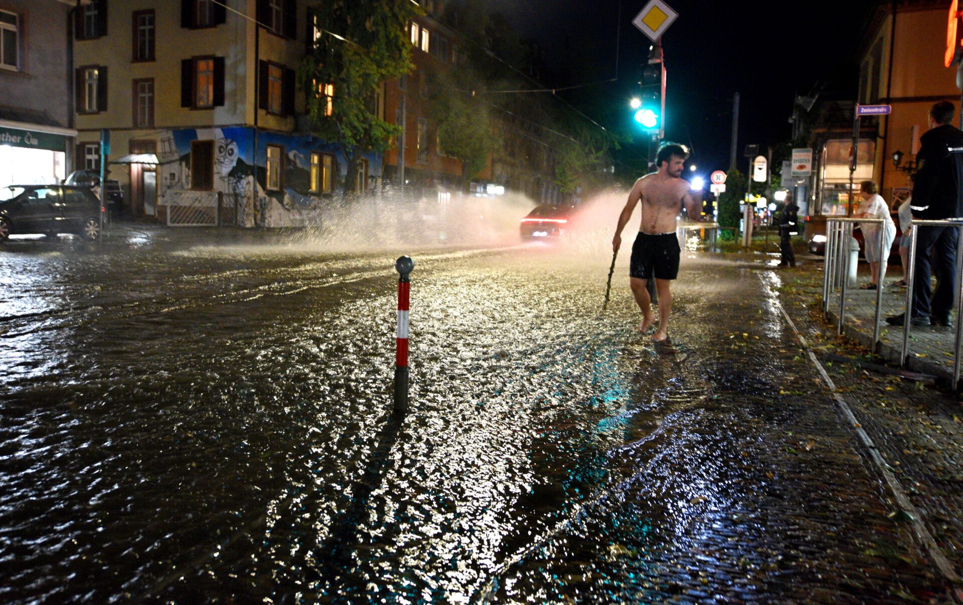 Im August 2023 sorgte ein heftiges Unwetter in Freiburg für überflutete Straßen – hier die Günterstalstraße.