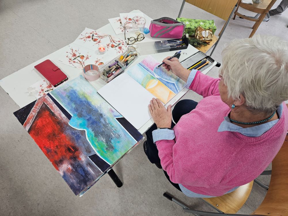 Bei der Ausstellung sind Werke aus den Kursen von Astrid Hille zu sehen.