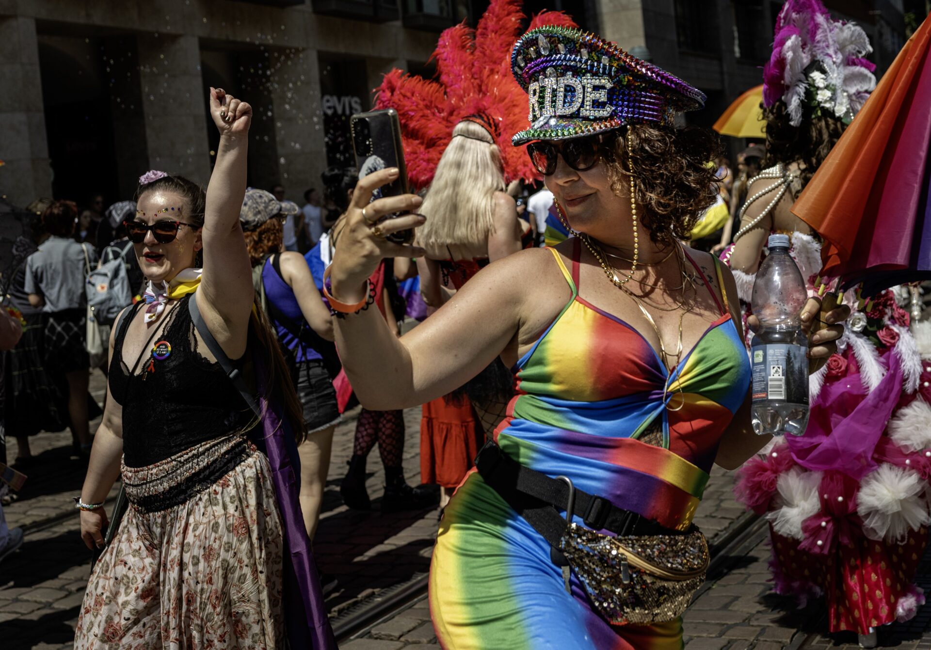 Farbenfrohe und ausgefallene Outfits waren beim CSD wieder ein Muss.