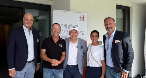 Freuen sich über die gelungene Premiere des NCL-Charity-Turniers beim Freiburger Golfclub (v.l.): Alexander Cristian, Sportwart Freiburger Golfclub, Sänger DJ Bobo, Wochenbericht-Geschäftsführer Martin Zenke, „Let's Dance"-Star und Botschafterin der NCL-Stiftung Melissa Ortiz-Gómez und Ahmet Nohut, International Wine-Spirit Group.