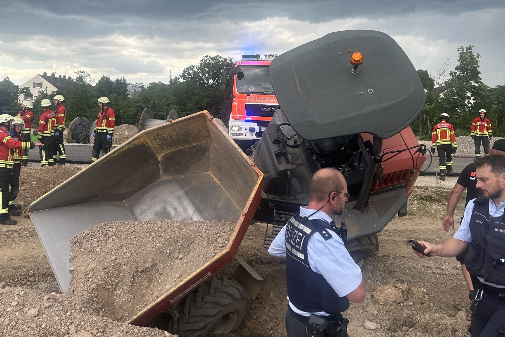 Baustellenfahrzeug im Baugebiet Kleineschholz