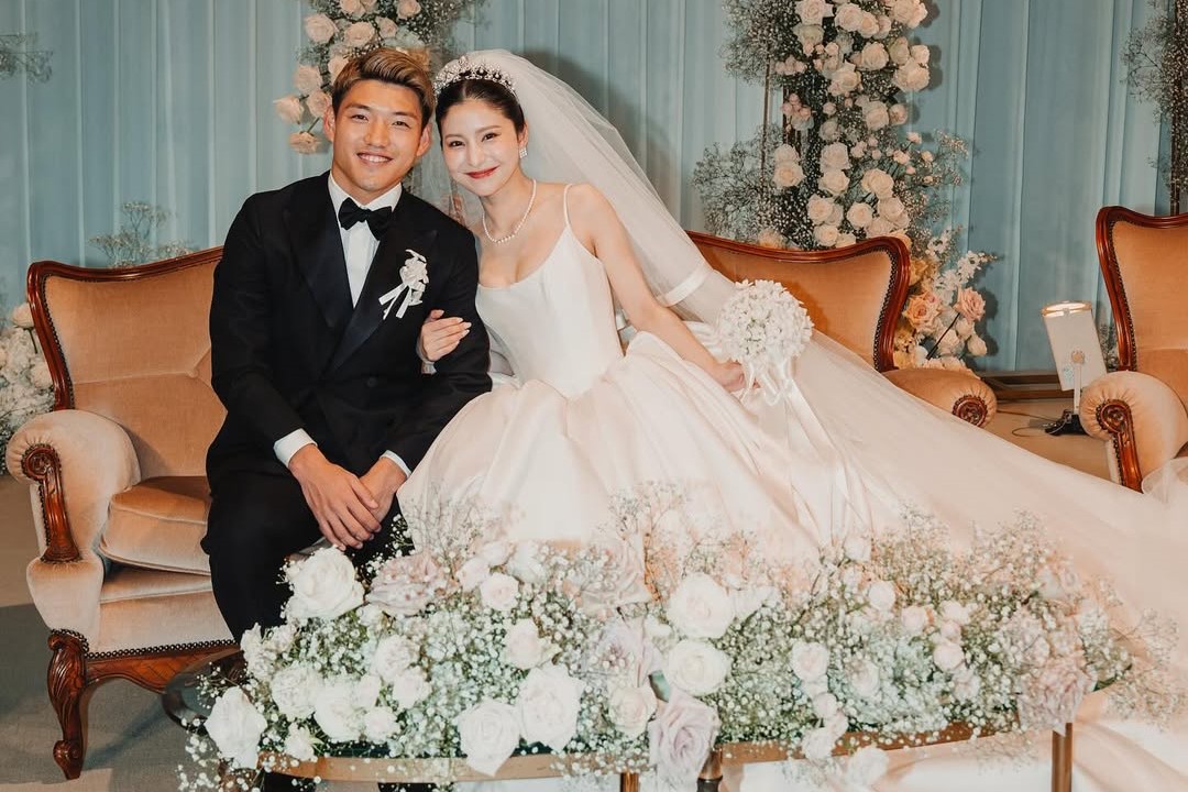 Feierten in Japan groß ihre Hochzeit mit Familie, Freunden und prominenten Gästen: SC-Kicker Ritsu Doan und Miku Akematsu.