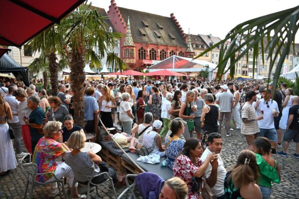 Sommeridylle im Herzen der Stadt: Großveranstaltungen wie das Weinfest oder das ZMF locken zahlreiche Touristen in die Stadt.