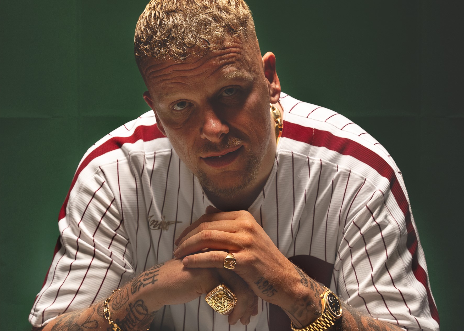 Bonez MC, einer der erfolgreichsten und einflussreichsten Deutsch-Rapper des vergangenen Jahrzehnts, kommt zum "Heroes Festival" in Freiburg. Foto: Kingstar Music