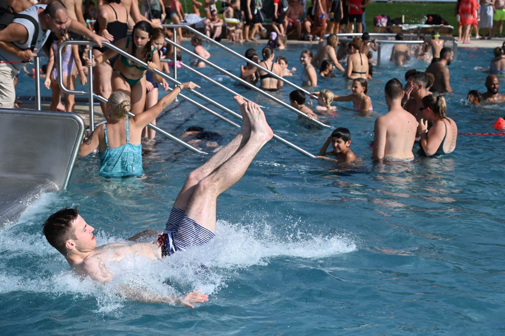 Noch ist nicht Schluss für das Freibadvergnügen – auch im Westbad (siehe Foto) darf bis Ende September geplanscht werden.