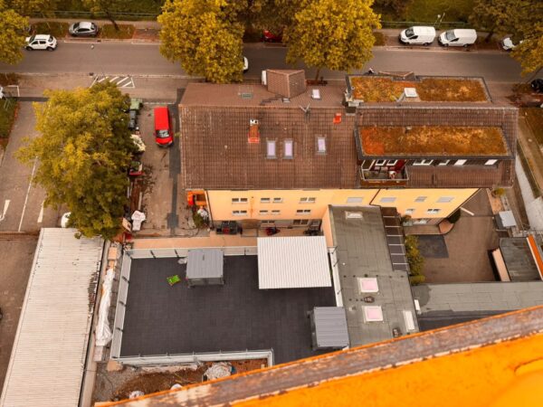 Hinter dem Bestandsgebäude an der Kaiserstuhlstraße ist der Neubau entstanden.