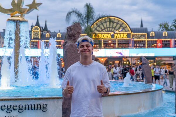 Streamer Papaplatte war im Europa-Park unterwegs – natürlich waren auch seine Follwer per Livestream dabei.