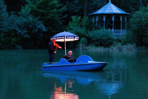 Der Klangparcours konzentriert sich dieses Jahr auf das Ufer, den Pavillon und den Waldsee selbst.