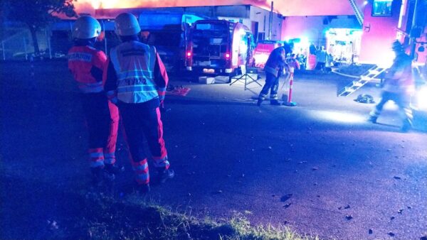 Großfeuer im Industriegebiet Freiburg-Hochdorf