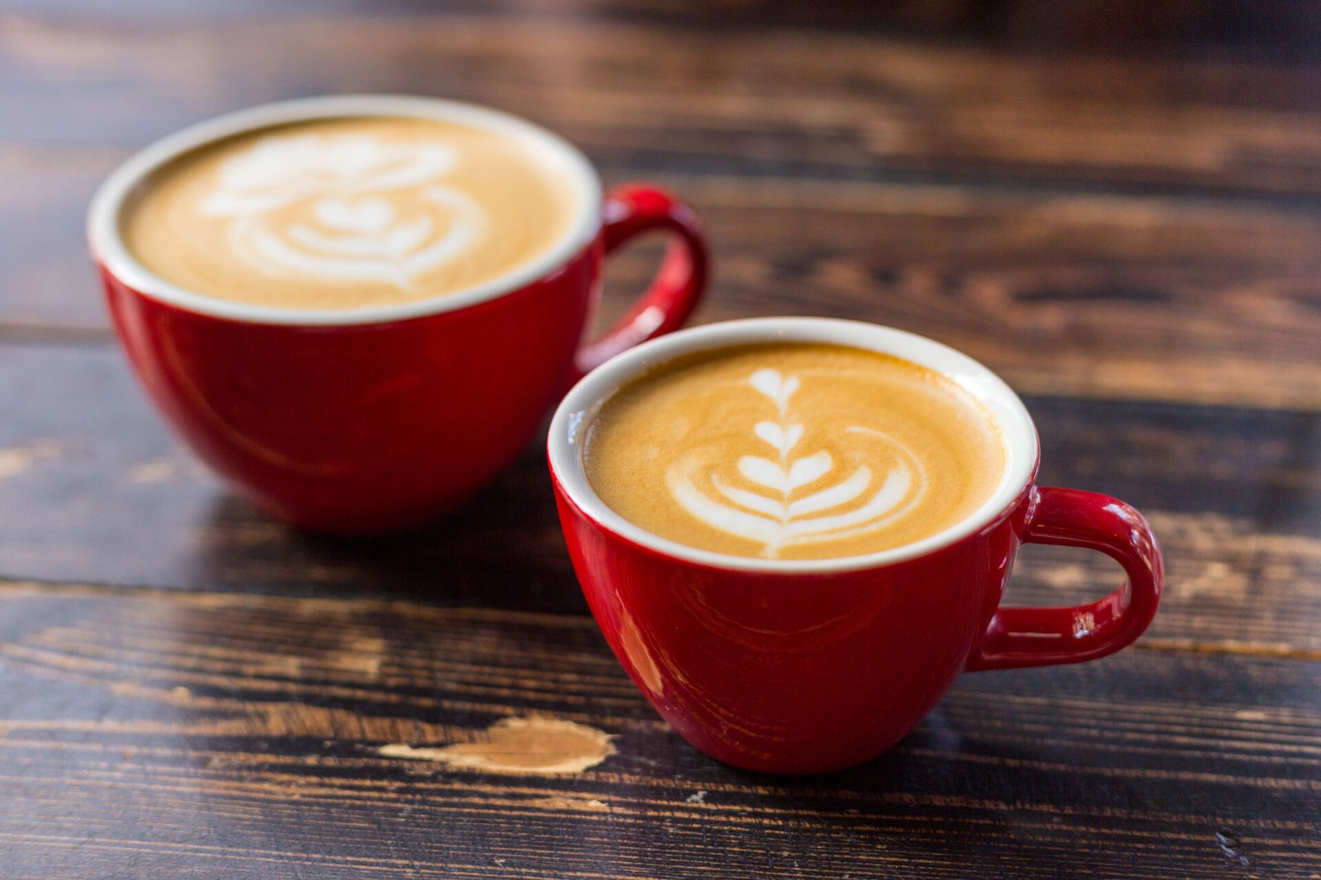 Neben klassischem Cappuccino ist mittlerweile auch der Flat White sehr gefragt. Foto: Stock.adobe.com