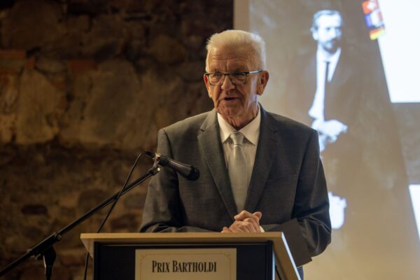 Winfried Kretschmann wurde in Freiburg mit dem „Prix Bartholdi“ ausgezeichnet.