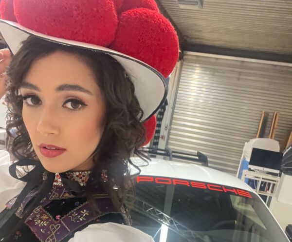 Für den bekannten Fotografen Sebastian Wehrle hat Cristina Morales de la Cruz in Schwarzwälder Tracht posiert. Foto: privat