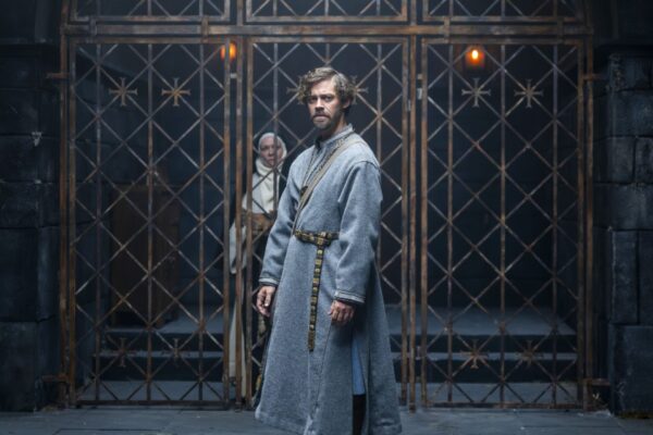 Rob Cole (Tom Payne) wird in die Intrigen des Königshauses verstrickt.