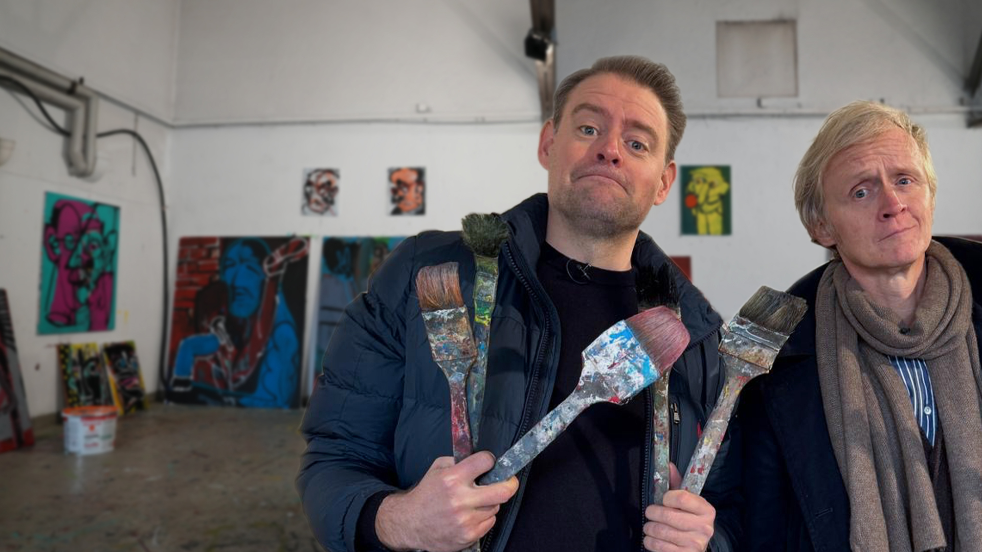 Hatten sichtlich Spaß beim TV-Dreh: Comedian Max Giermann (l.) nutzte die Gelegenheit und malte ein Porträt seines TV-Kollegen Pierre M. Krause.