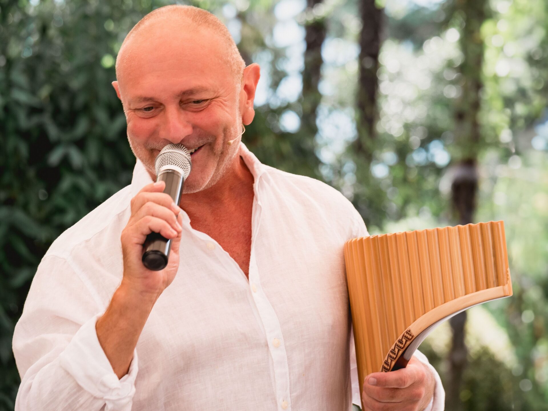 Oscar Javelot schafft einen Rahmen, in dem das Publikum die Botschaft der Geschichte unmittelbar erleben kann.