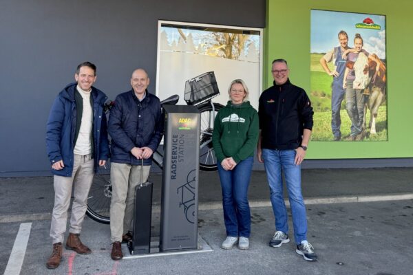 Neue ADAC Radservice-Station am Schwarzwaldmilch Milchladen Freiburg