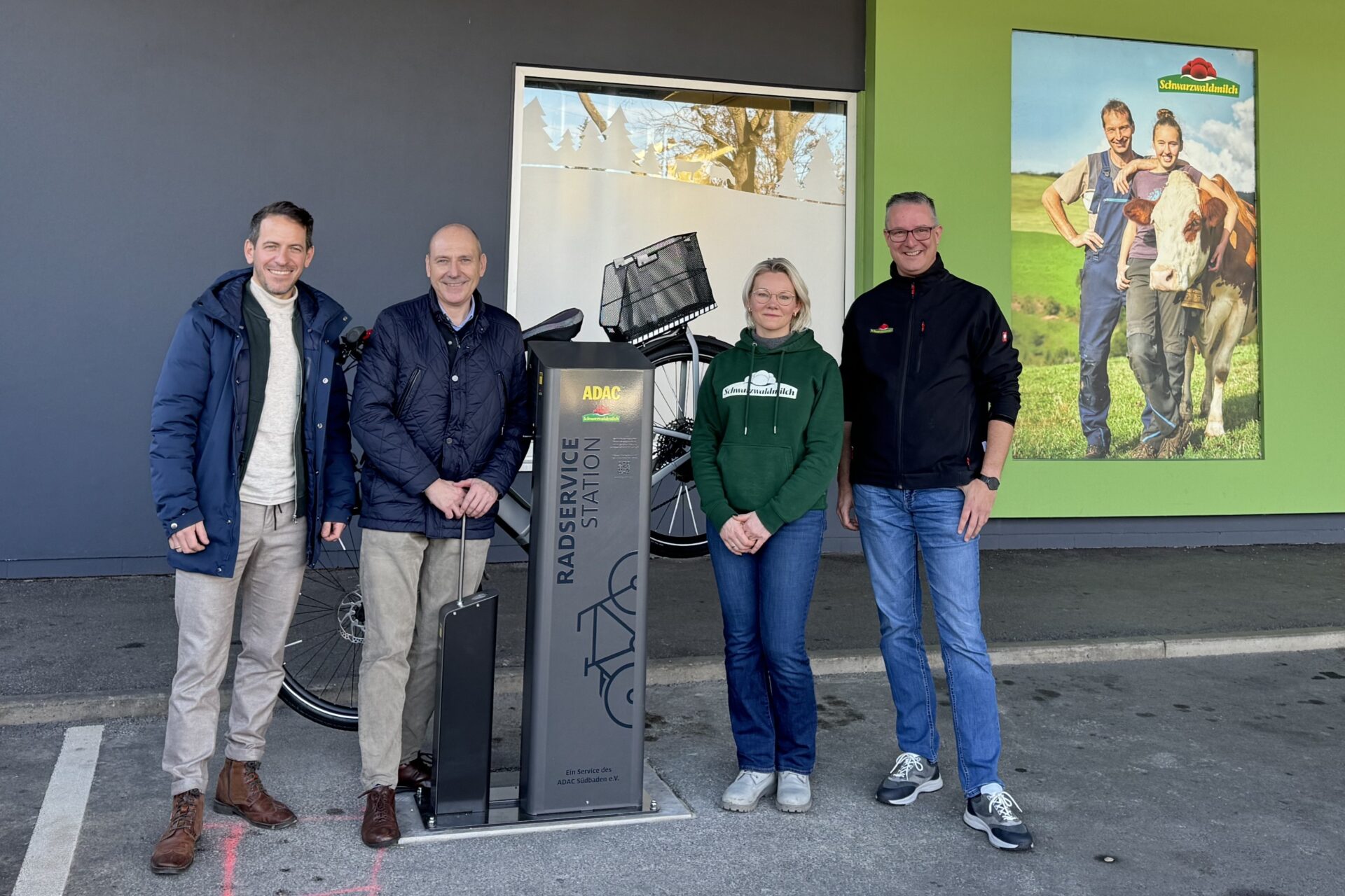 Neue ADAC Radservice-Station am Schwarzwaldmilch Milchladen Freiburg