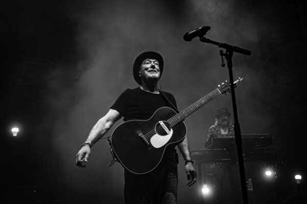 John Watts und seine Band spielen bei dem Konzert auch neue Songs und neu interpretierte Versionen ihrer Lieblingsstücke.