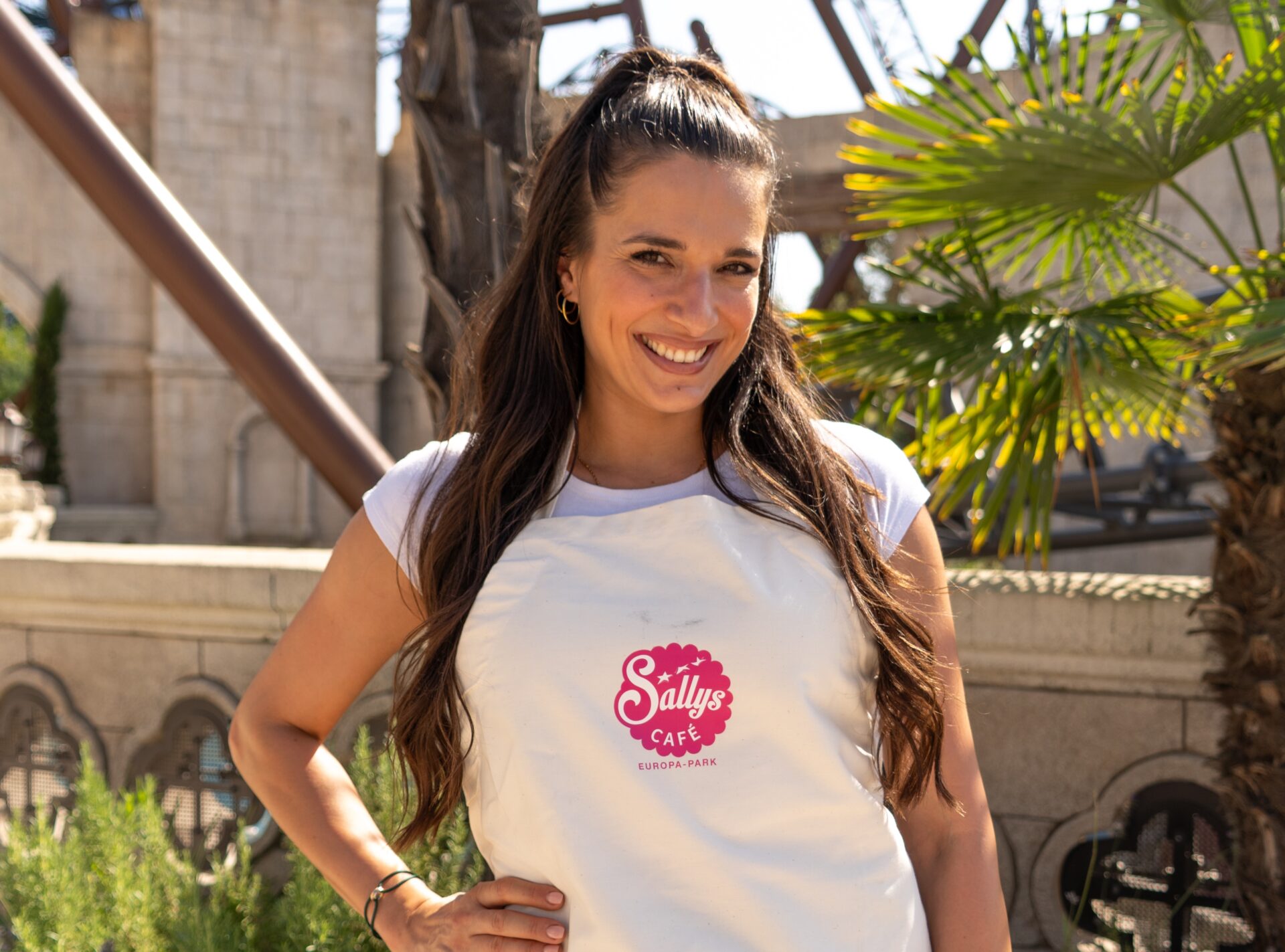 Mit ihrer Familie ist Back-Queen Sally oft im Europa-Park unterwegs, bald wird dort ihr erstes Café eröffnet.