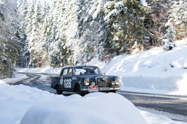 Edle Karossen bei der Histo-Monte.