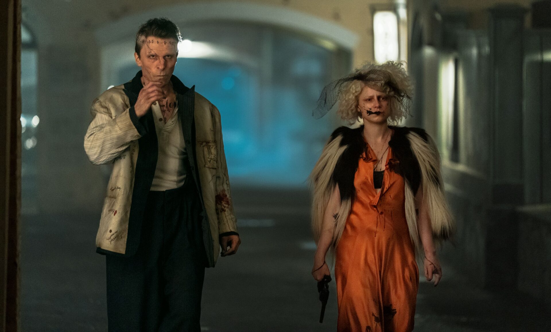 Frankenstein (Christian Bale) und seine Braut (Jessie Buckley)