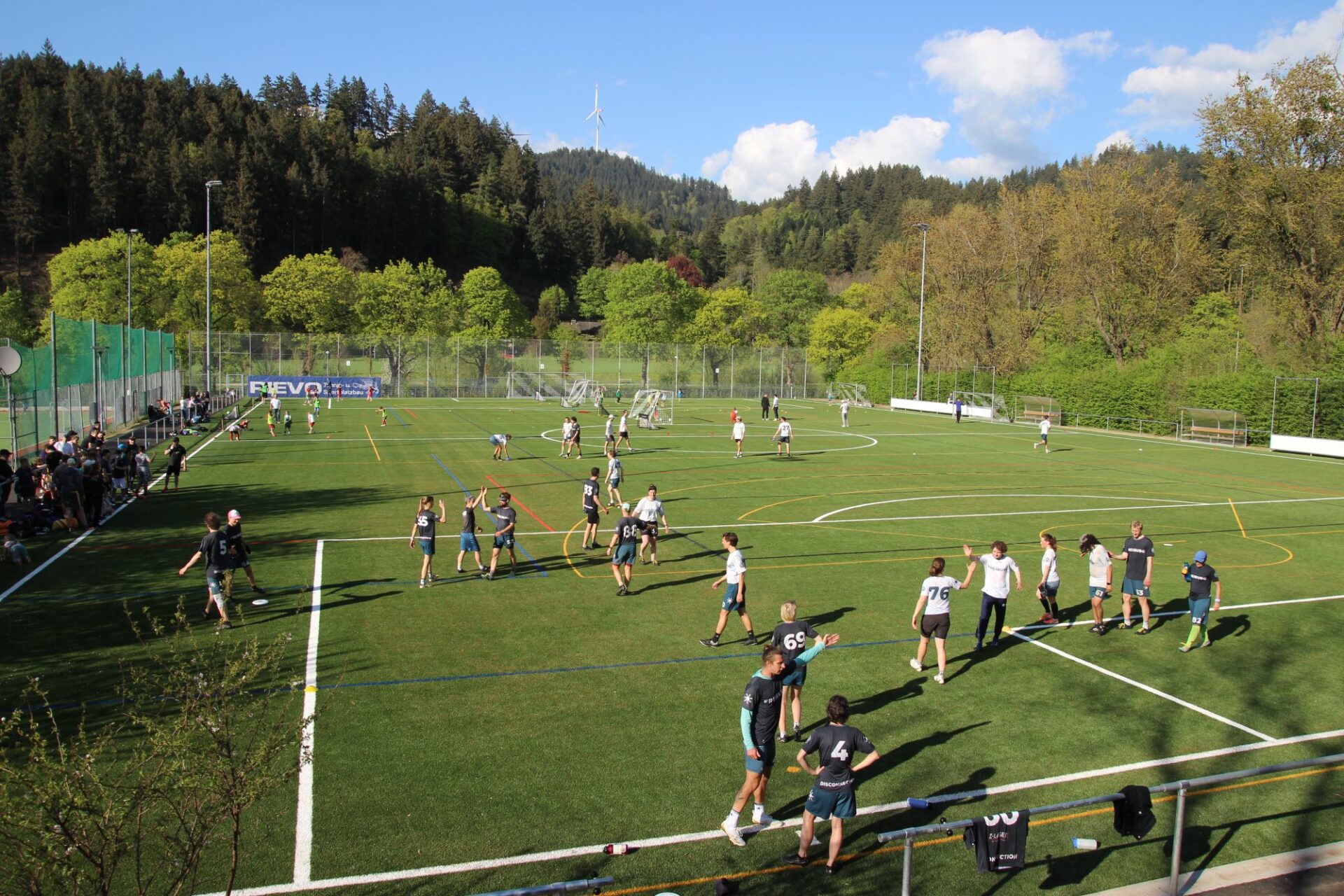 Neuer Kunstrasenplatz an der Sportachse Ost feierlich eröffnet