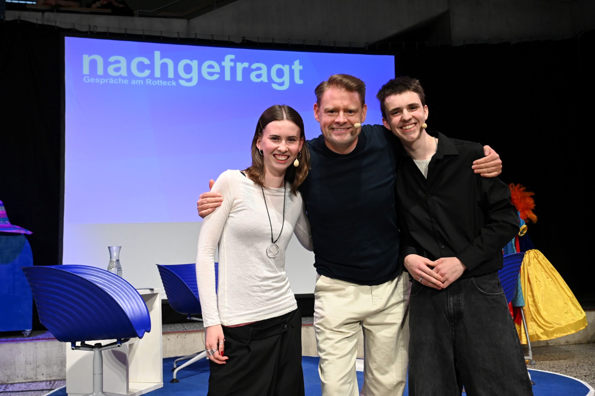 Max Giermann nahm sich natürlich Zeit für einen Schnappschuss mit dem Moderatoren-Duo Ida Wülfert und Neo Ulmann.