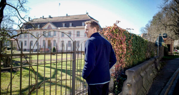 Für seinen Film über den deutschen Adel war Jochen Breyer auch im Schloss Ebnet zu Gast.