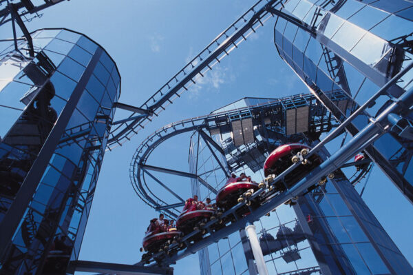 In den sozialen Medien wird gerade heiß diskutiert, was nach der Schließung der Achterbahn Euro-Mir aus dem Kultsong wird.