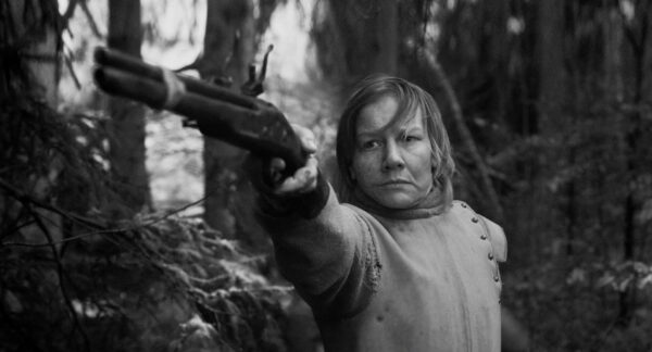 Rose (Sandra Hüller) gibt sich als Soldat aus.