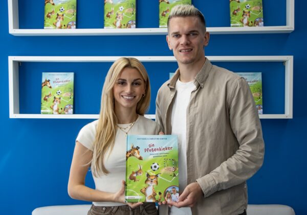 „Die Pfotenkicker“ – das erste Bilderbuch von Christina und Matthias Ginter dreht sich um Fußball und Zusammenhalt.