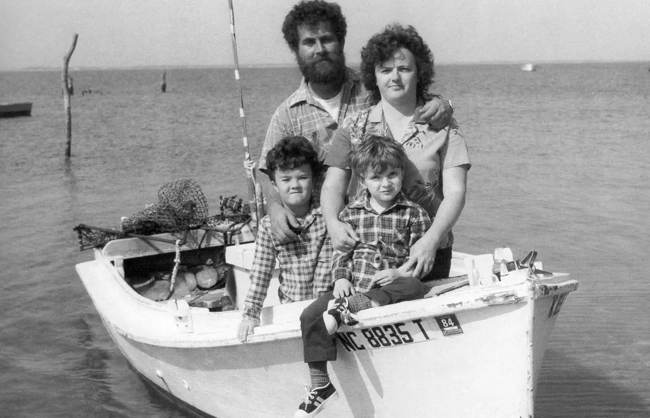 Die Fotos zeigen die „Inselmenschen“ – hier ein Fischer und seine Familie.