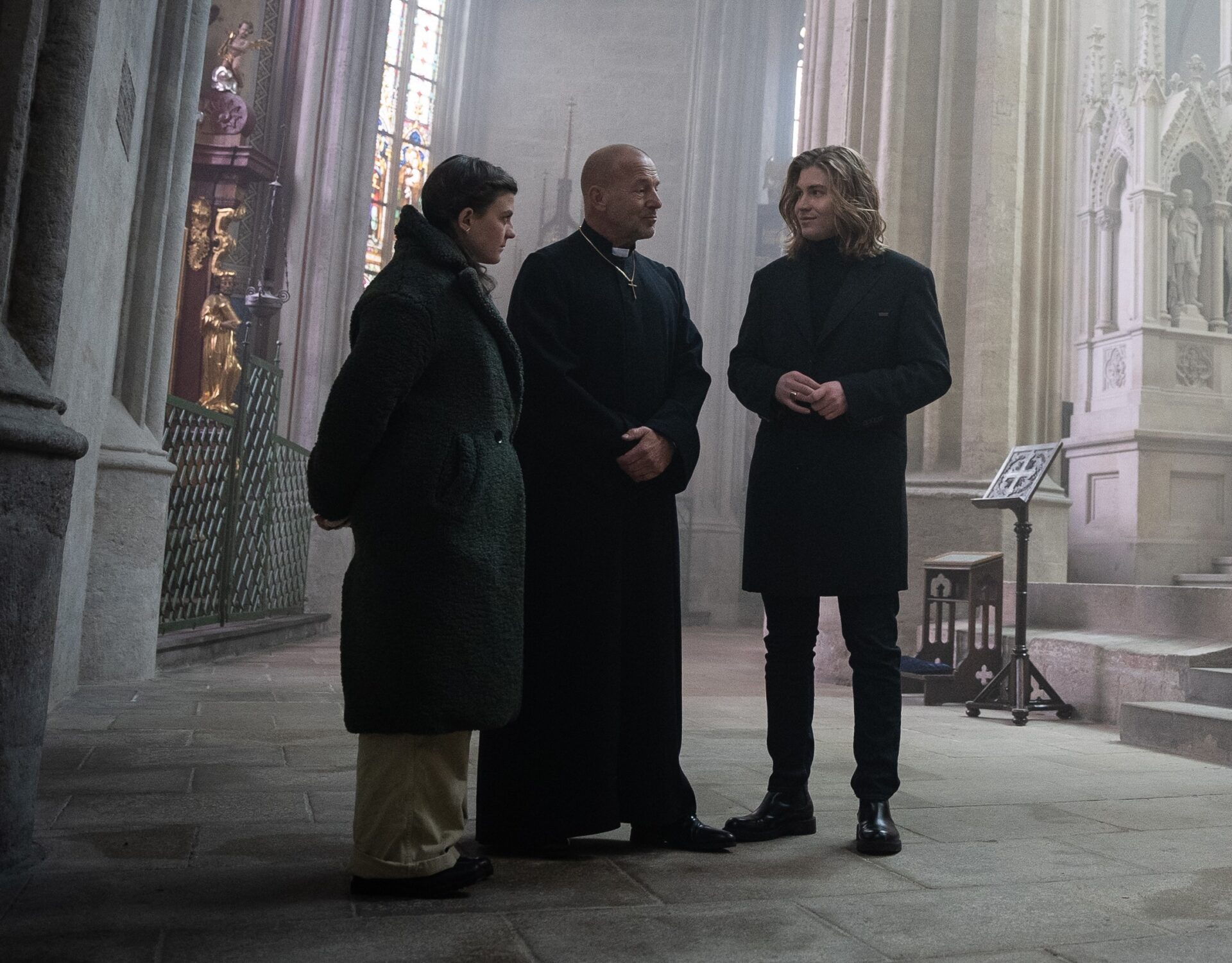 Anna (Anna Ctvrtnícková) als Anna, Heino Ferch als Pater Vitus (Heino Ferch) und Matteo (Radoslav Gavlas) gehen den Machenschaften der Geheimgesellschaft auf den Grund. Foto: Balda Film