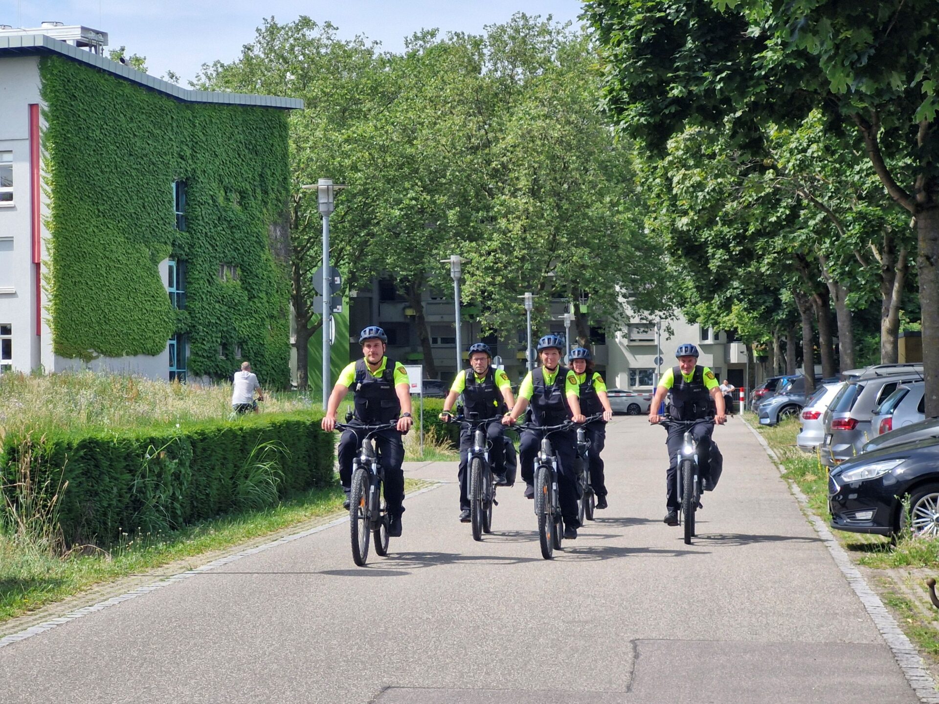 Die Fahrradgruppe der Polizei Freiburg ist mit E-Bikes in der Stadt unterwegs – sie haben bei ihren Kontrollen nun vor allem Raddiebe im Visier.