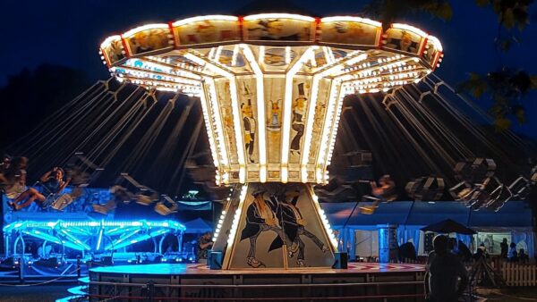 Bei der Nostalgischen Messe gibt es wieder Fahrgeschäfte, Kulinarisches, Musik und mehr.