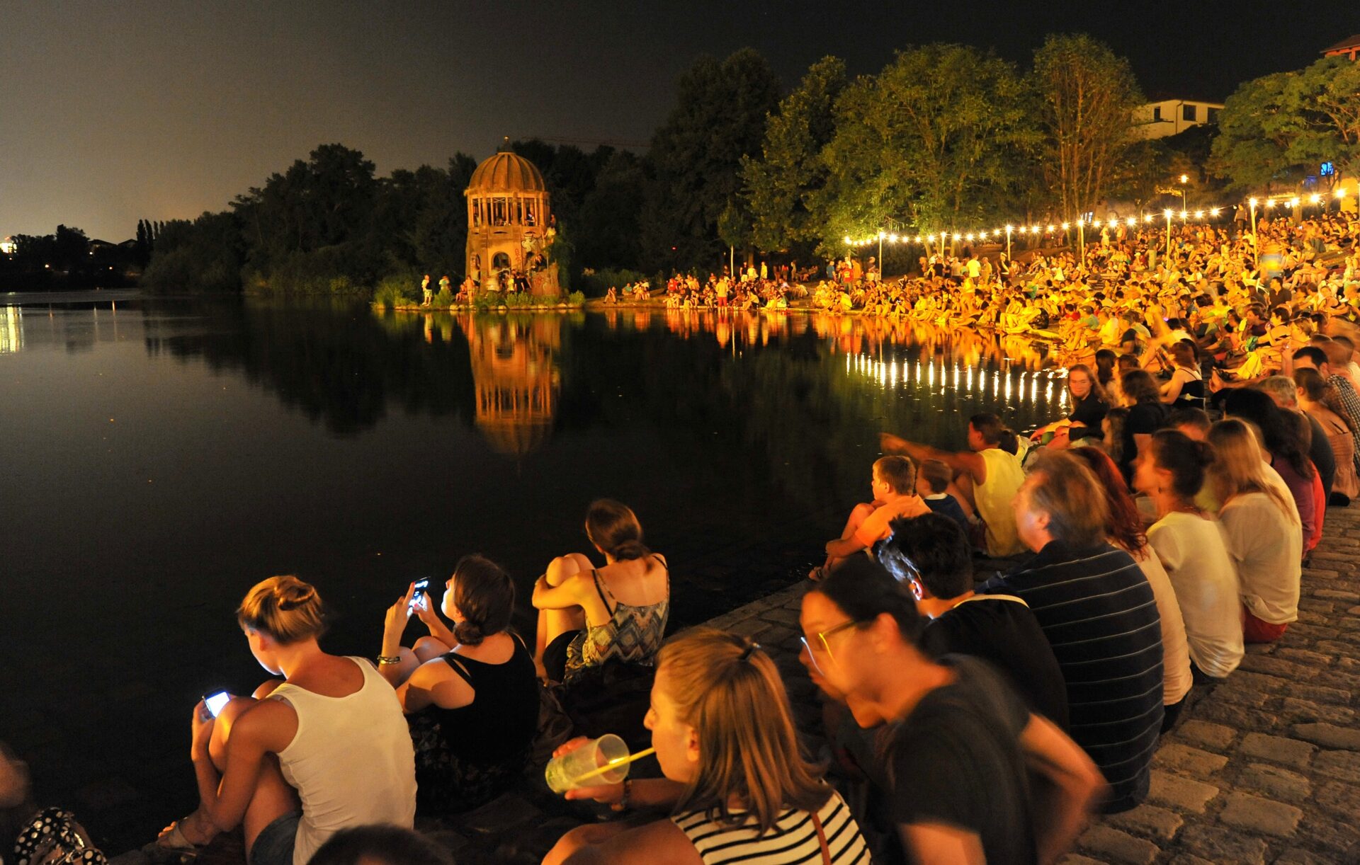 Die Besucher des Seefests erwartet an drei Abenden eine Wasser- und Lasershow. Das Feuerwerk entfällt dafür. Foto: Rita Eggstein