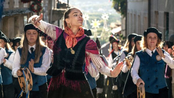 Das traditionelle Musikensemble lebt wieder auf und weckt die Zuversicht in dem spanischen Fischerdorf.
