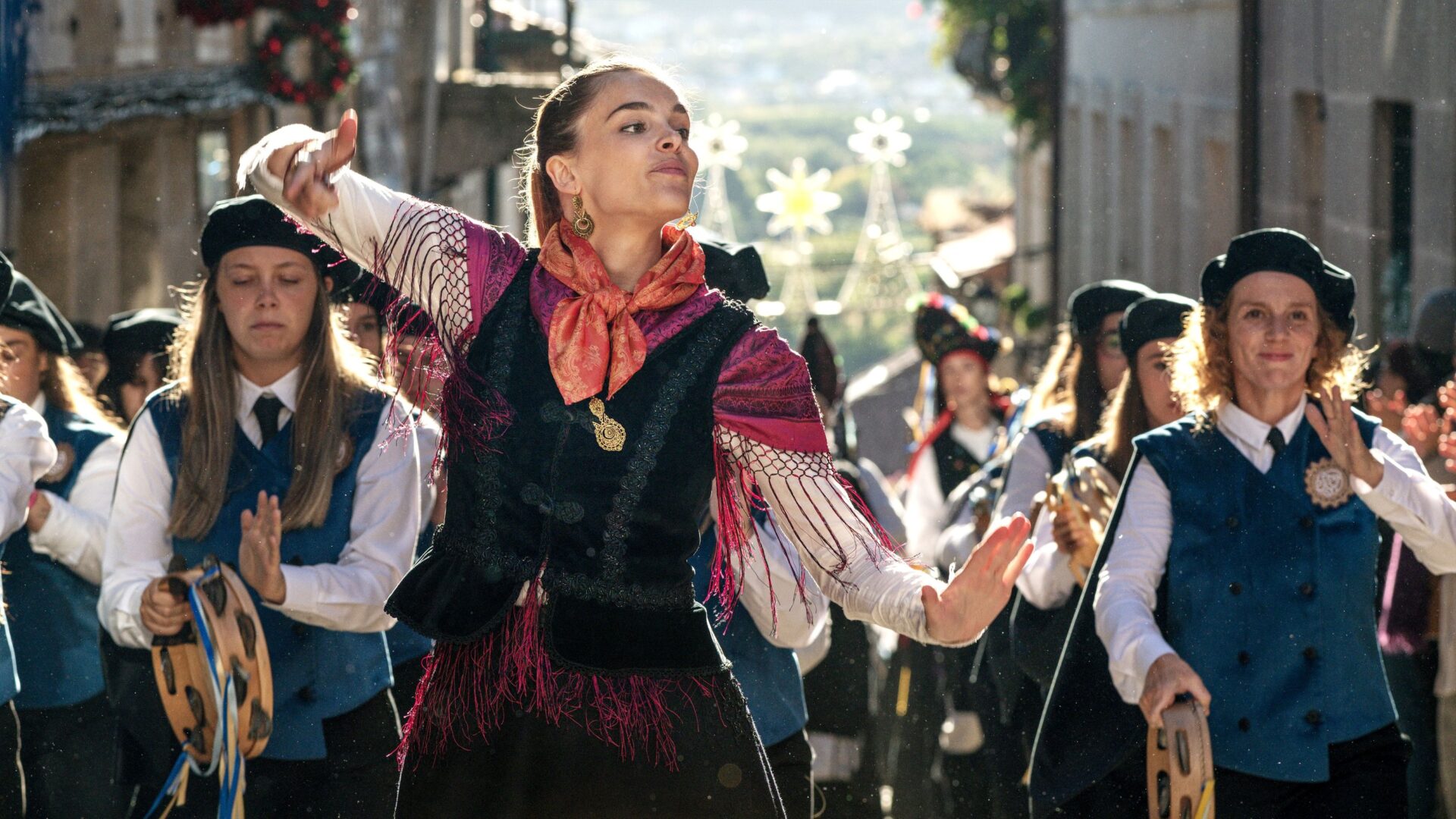 Das traditionelle Musikensemble lebt wieder auf und weckt die Zuversicht in dem spanischen Fischerdorf.