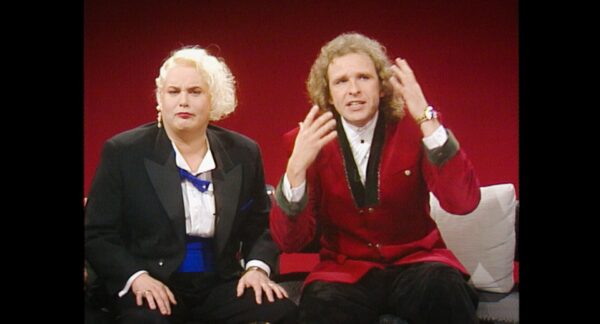 Hella von Sinnen blickt zurück auf die 90er-Jahre-Shows: hier im Jahr 1991 mit Thomas Gottschalk bei „Wetten, dass...?“.